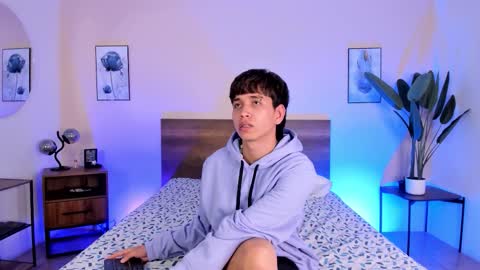 Snapshot of novaybrian chatting on 12.03.25 NovayBrian online show from 12.03.25