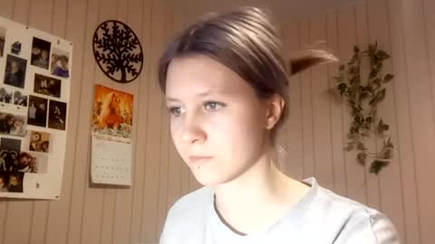 Snapshot of novellahartig chatting on 02.28.26 Sari It is my first day online show from 02.28.26