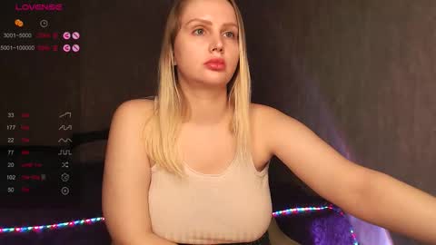 Snapshot of nutcrewlove chatting on 10.04.25 WEELCOMEEEEEEEEEE online show from 10.04.25