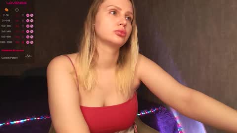 Snapshot of nutcrewlove chatting on 11.22.25 WEELCOMEEEEEEEEEE online show from 11.22.25