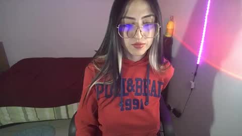 Snapshot of nymph_frida chatting on 03.11.26 Frida online show from 03.11.26