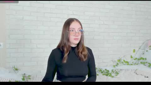 Snapshot of nymphalean chatting on 11.09.25 Kat online show from 11.09.25