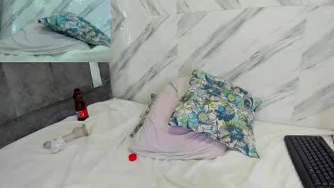 xionela gates online show from 02.28.25