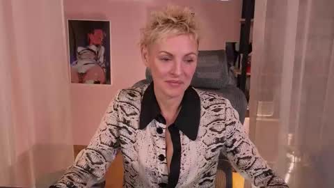 Snapshot of nymphvariety chatting on 12.02.25 nymphvariety online show from 12.02.25