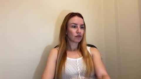 Snapshot of nyxelia_ chatting on 04.21.26 Anastasia online show from 04.21.26