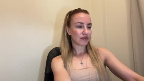 Snapshot of nyxelia_ chatting on 05.18.26 Anastasia online show from 05.18.26