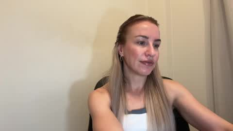 Snapshot of nyxelia_ chatting on 05.21.26 Anastasia online show from 05.21.26