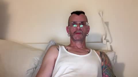 Snapshot of o_johnny_deep_o chatting on 02.14.26 Jonathan Deep online show from 02.14.26