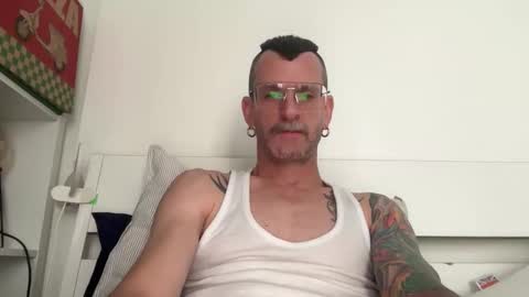 Snapshot of o_johnny_deep_o chatting on 02.19.26 Jonathan Deep online show from 02.19.26