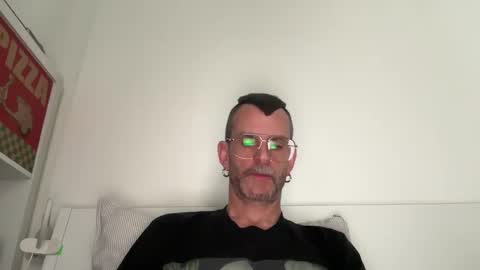 Snapshot of o_johnny_deep_o chatting on 02.24.26 Jonathan Deep online show from 02.24.26