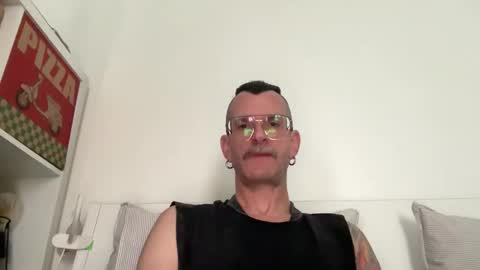 Snapshot of o_johnny_deep_o chatting on 03.01.26 Jonathan Deep online show from 03.01.26