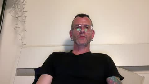 Snapshot of o_johnny_deep_o chatting on 06.14.26 Jonathan Deep online show from 06.14.26