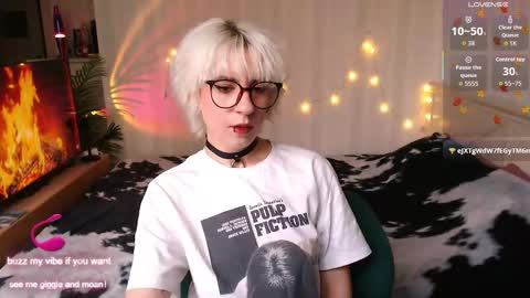 Snapshot of obedientt_ chatting on 11.26.25 Moonlight online show from 11.26.25