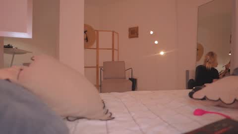 hi im Janasmall boobs big heart  warm pussy  online show from 01.01.25