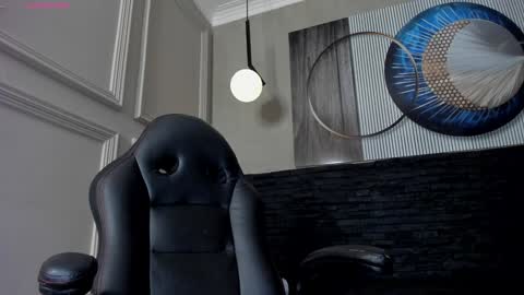 independent model online show from 01.31.25