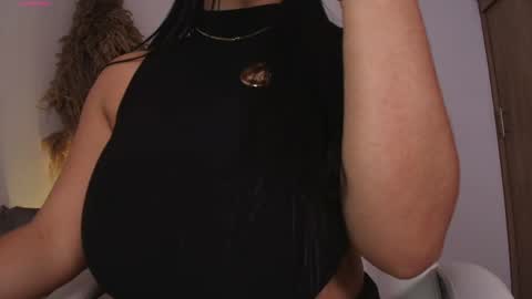 independent model online show from 04.25.26