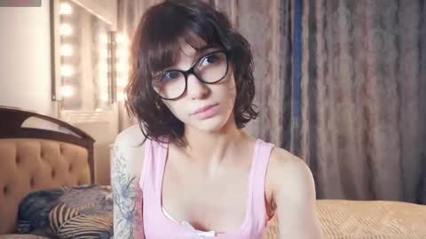 Snapshot of odettehatt chatting on 01.18.26 Thea online show from 01.18.26