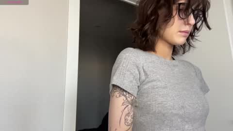 Snapshot of odettehatt chatting on 03.16.26 Thea online show from 03.16.26