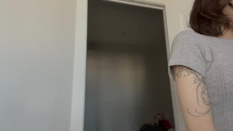 Snapshot of odettehatt chatting on 04.16.26 Thea online show from 04.16.26