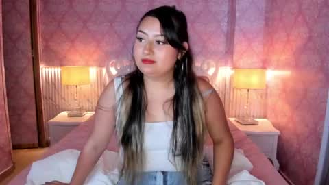 Snapshot of odtte_sweet chatting on 05.25.26 Mia online show from 05.25.26