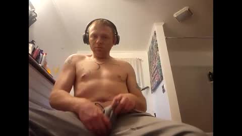 Snapshot of offering_loads_2u chatting on 11.28.25 Offering loads 2u online show from 11.28.25