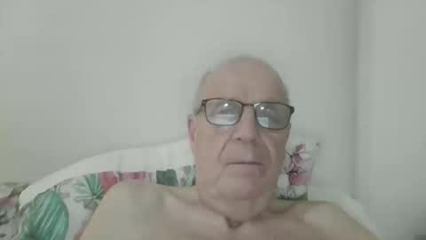 Snapshot of oggi95 chatting on 09.16.25 oggi95 online show from 09.16.25