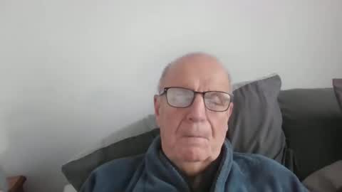 Snapshot of oggi95 chatting on 09.19.25 oggi95 online show from 09.19.25