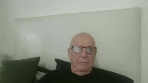 Snapshot of oggi95 chatting on 11.17.25 oggi95 online show from 11.17.25