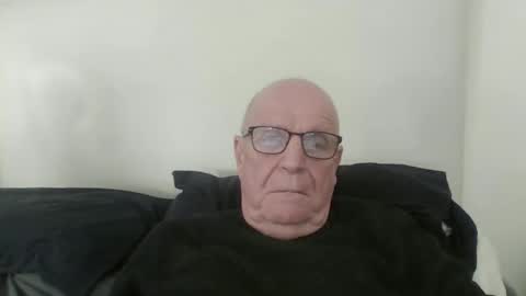 Snapshot of oggi95 chatting on 11.21.25 oggi95 online show from 11.21.25