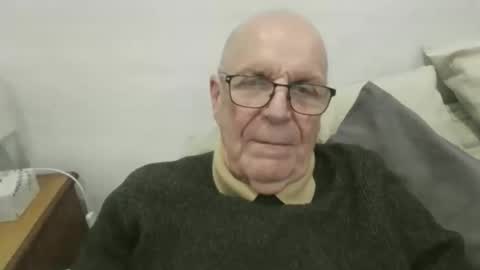 Snapshot of oggi95 chatting on 11.23.25 oggi95 online show from 11.23.25