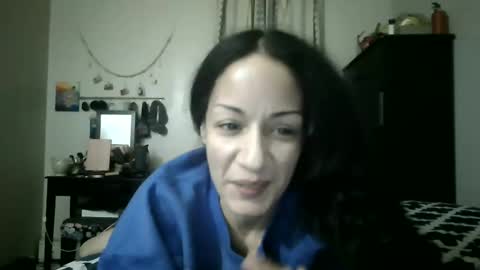 Lit en Cama online show from 12.28.24