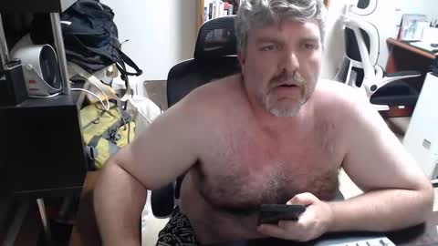 Woman message me men do not make demands and dont ask for pm only ladies. online show from 05.06.26