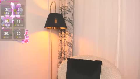 Snapshot of oh__holly chatting on 12.20.25 Holly online show from 12.20.25