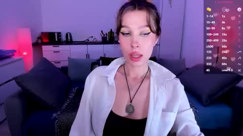 Snapshot of ohmymiami_ chatting on 10.09.25 Light online show from 10.09.25