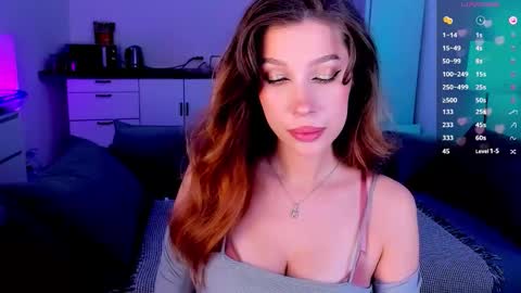 Snapshot of ohmymiami_ chatting on 11.06.25 Light online show from 11.06.25