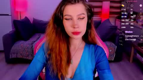 Snapshot of ohmymiami_ chatting on 12.02.25 Light online show from 12.02.25