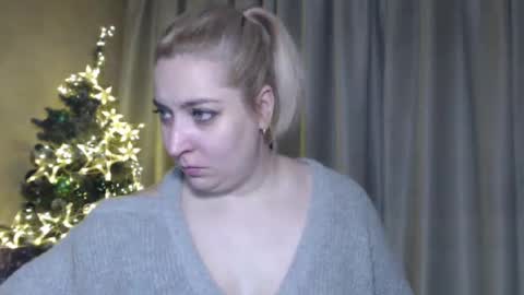 Snapshot of ohsweetiren chatting on 12.26.24 Iren online show from 12.26.24