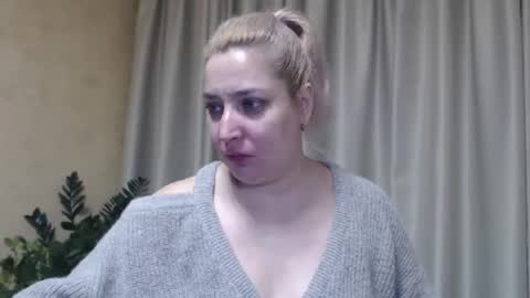 Snapshot of ohsweetiren chatting on 01.31.25 Iren online show from 01.31.25