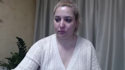 Snapshot of ohsweetiren chatting on 02.26.25 Iren online show from 02.26.25