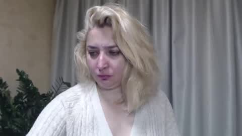 Snapshot of ohsweetiren chatting on 10.16.25 Iren online show from 10.16.25