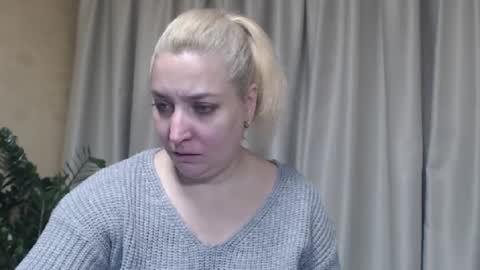 Snapshot of ohsweetiren chatting on 10.28.25 Iren online show from 10.28.25