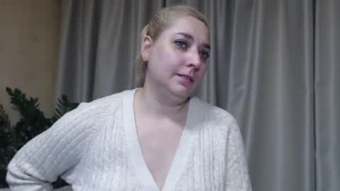 Snapshot of ohsweetiren chatting on 12.04.25 Iren online show from 12.04.25