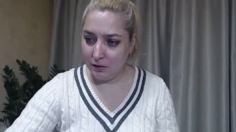 Snapshot of ohsweetiren chatting on 12.05.25 Iren online show from 12.05.25