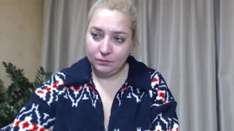 Snapshot of ohsweetiren chatting on 12.16.25 Iren online show from 12.16.25