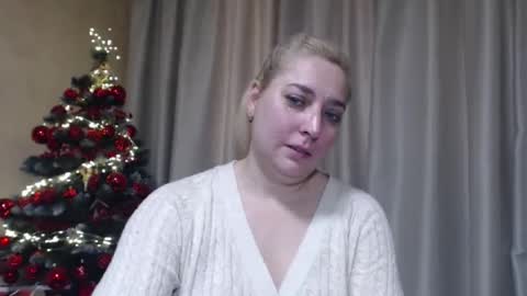 Snapshot of ohsweetiren chatting on 12.19.25 Iren online show from 12.19.25