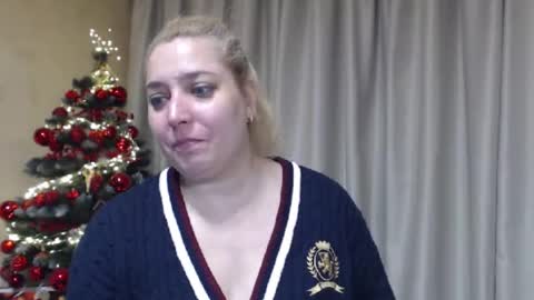 Snapshot of ohsweetiren chatting on 12.20.25 Iren online show from 12.20.25