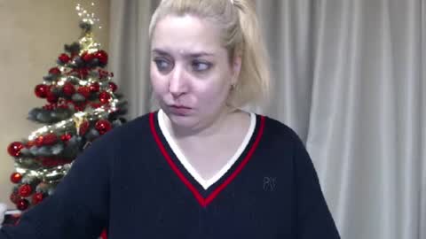 Snapshot of ohsweetiren chatting on 12.23.25 Iren online show from 12.23.25