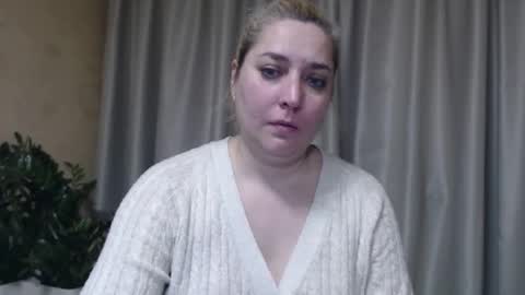 Snapshot of ohsweetiren chatting on 02.17.26 Iren online show from 02.17.26