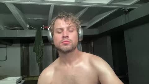 Snapshot of oilyexhibslut chatting on 10.17.25 oilyexhibslut online show from 10.17.25