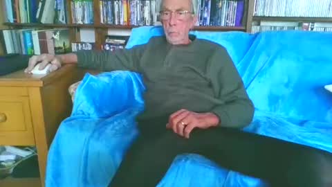 Snapshot of oldhornydick chatting on 01.05.25 oldhornydick online show from 01.05.25